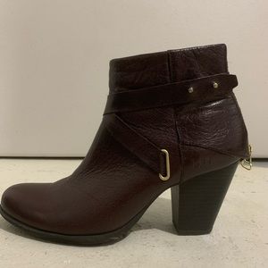 Maroon booties